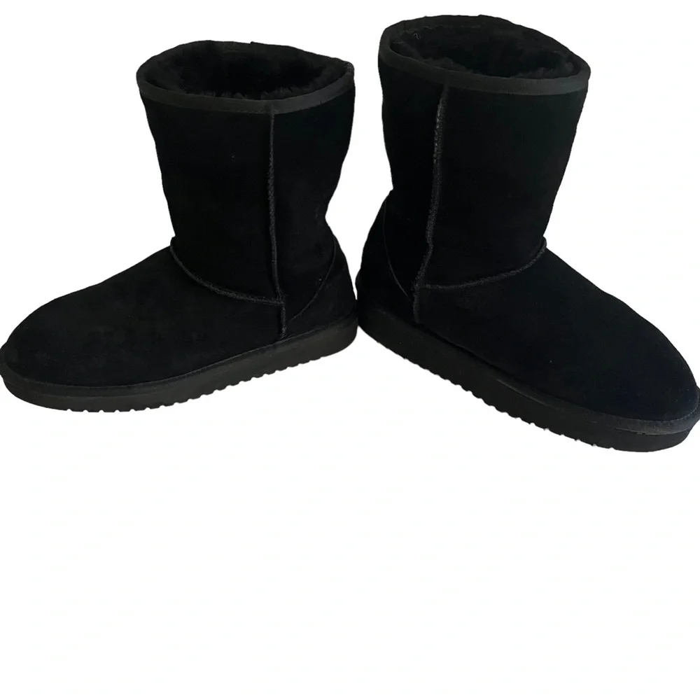 Koolaburra by Ugg Black Suede Faux Fur Lining 